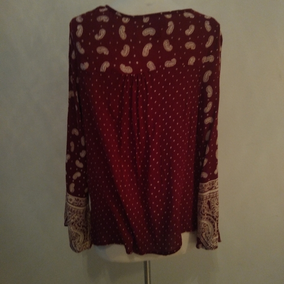 Angie Women's Loose Sleeve Blouse, Cranberry/Ivory Size Medium - Picture 5 of 7